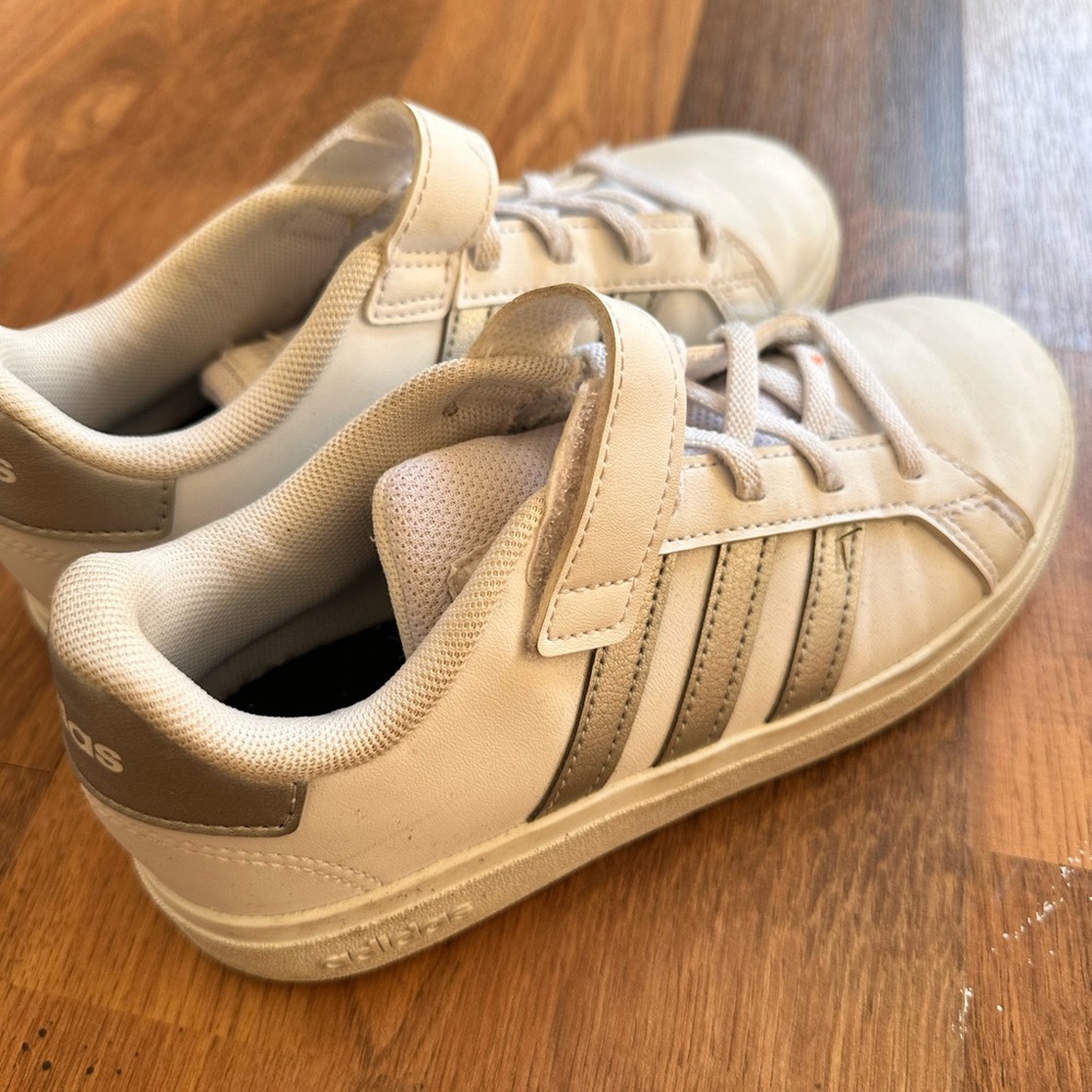 Kids white/silver adidas Velcro sneakers size 1
